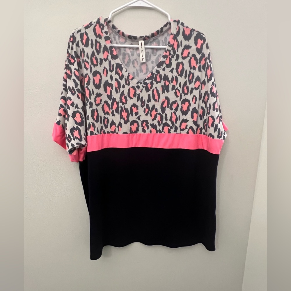 Vanilla Bay Navy and Pink Leopard Print Colorblock V-Neck Top - Sz 2X